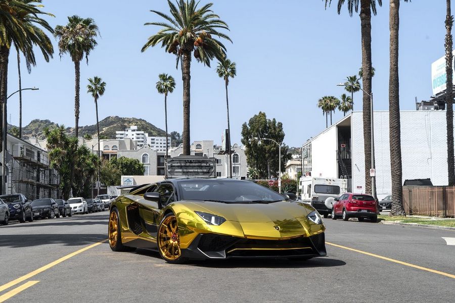 The Ultimate Driving Experience: What to Expect When Renting a Lamborghini