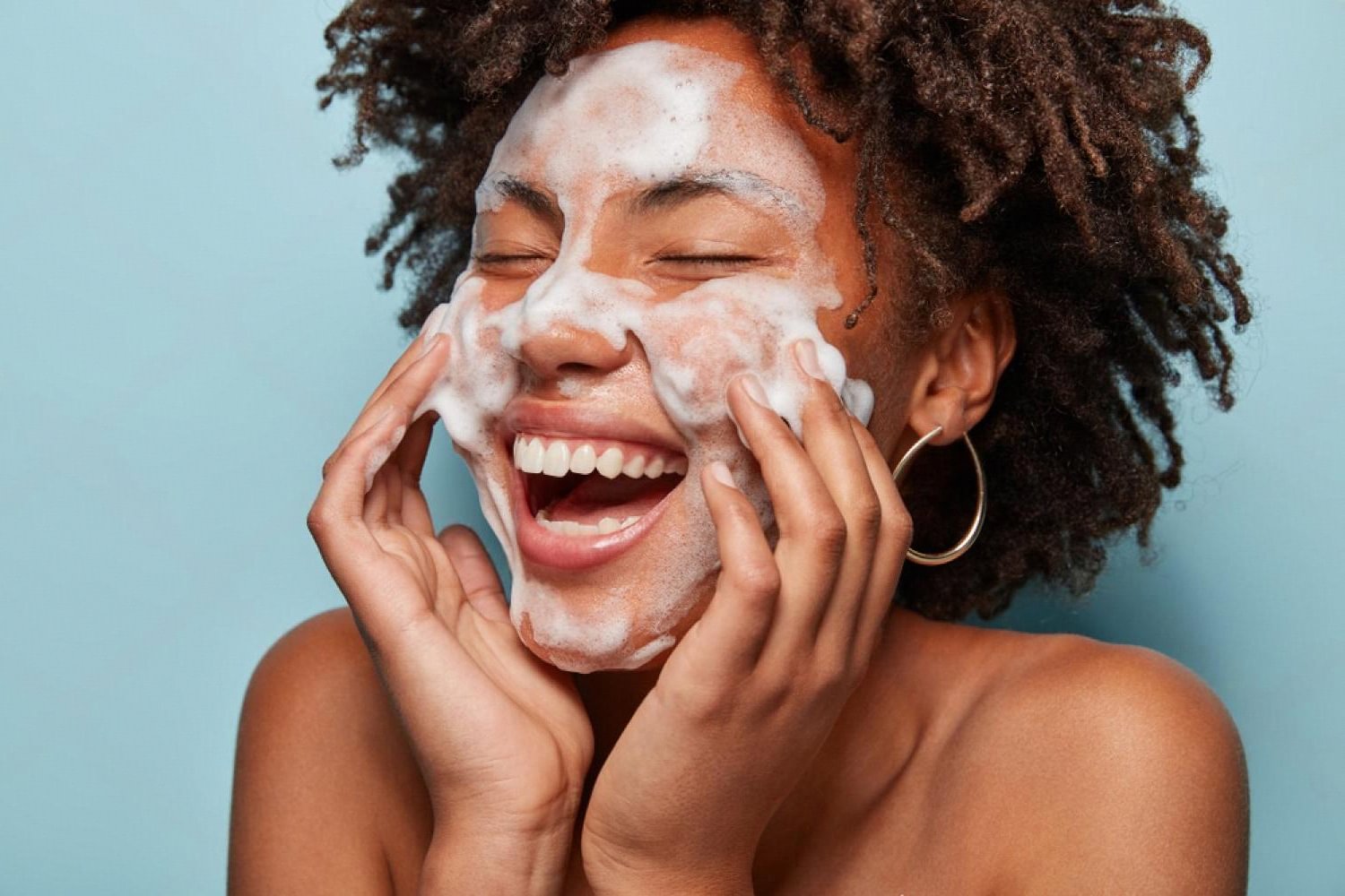 Winter vs Summer Skincare in Dubai: Why Your Routine Should Change with the Season